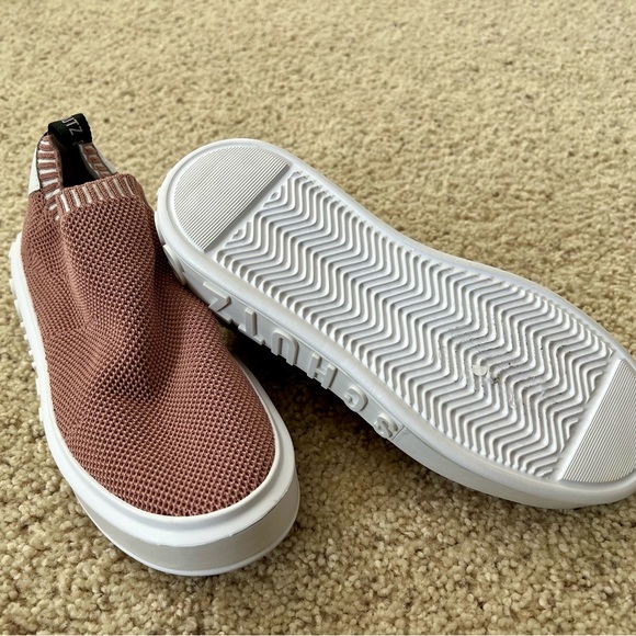 Girl’s shoes / slip on . NEW! - Picture 5 of 5